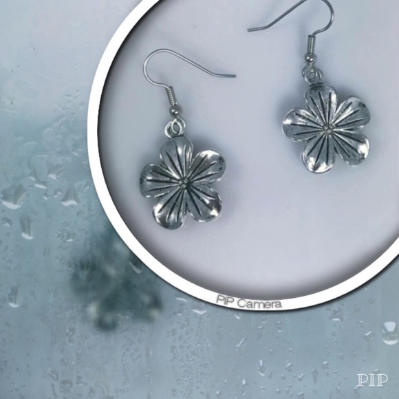 Pewter Flower Earrings - Picture 1 of 1